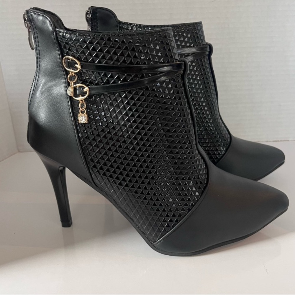 Elegant Black Heeled Boots